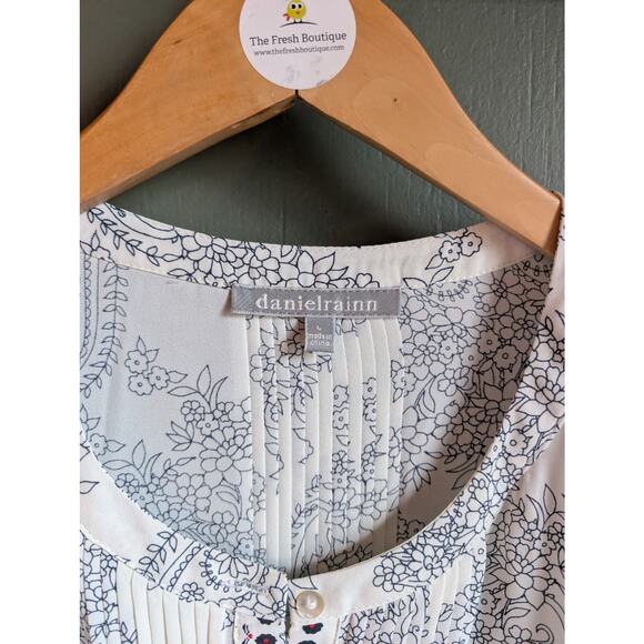 L Daniel Rainn White Patterned Top - Picture 2 of 5